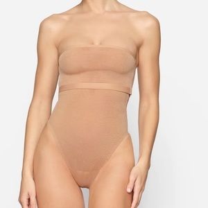 Skims sheer sculpt thong